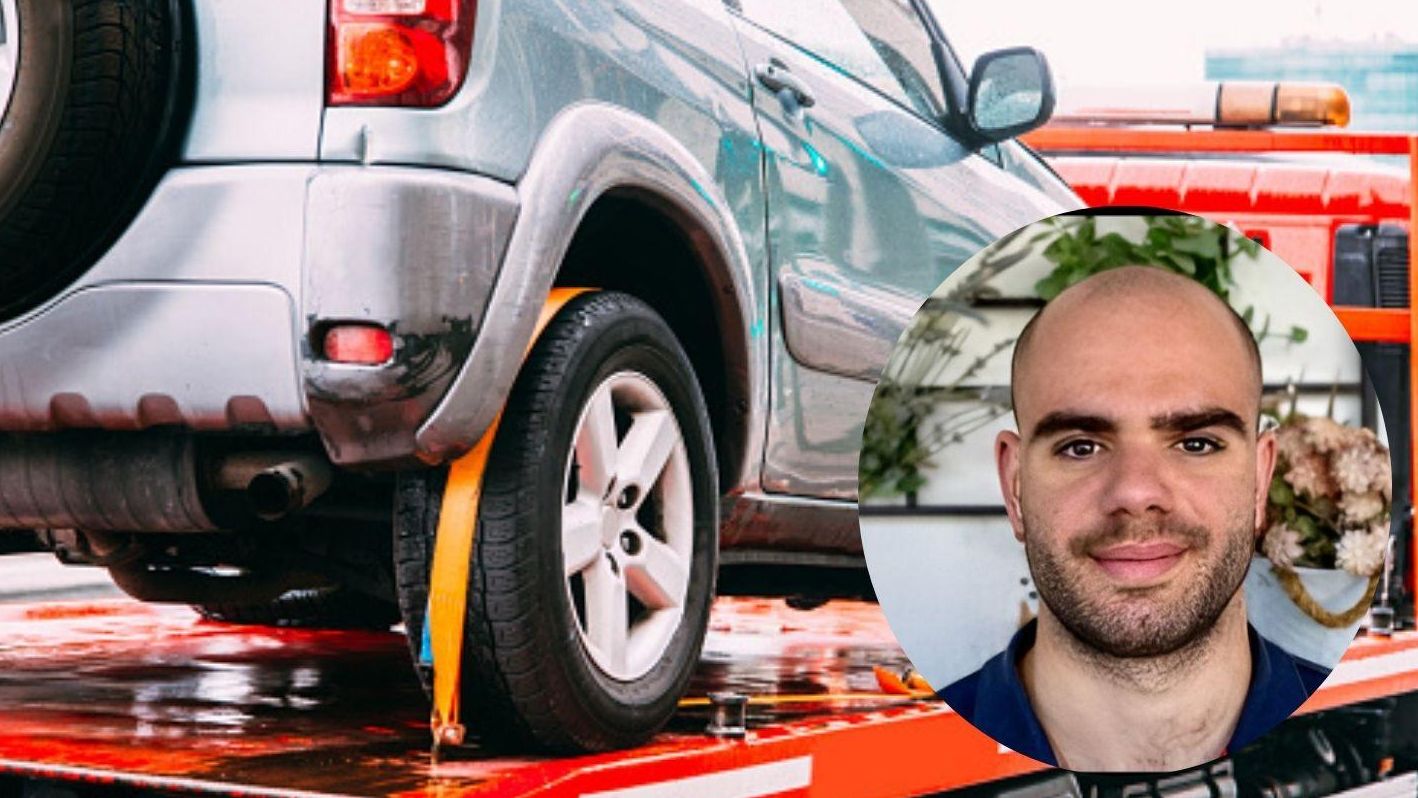 Diego Moreno y un vehículo transportado en grúa, en El Español